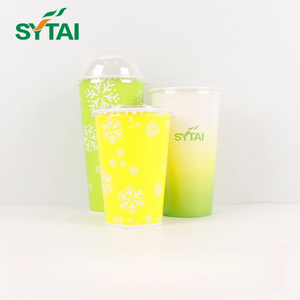 Gobelets pour boissons froides avec couvercles et pailles